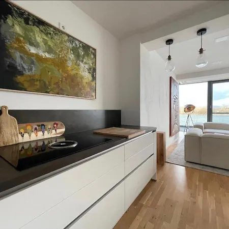 Modernes Mit Wunderschoenem Rheinblick * Urmitz