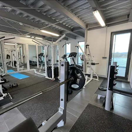 アパート Modernes Mit Wunderschonem Rheinblick Urmitz