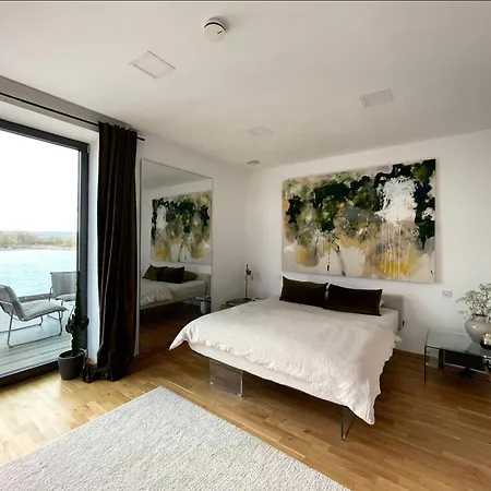 Modernes Mit Wunderschoenem Rheinblick *