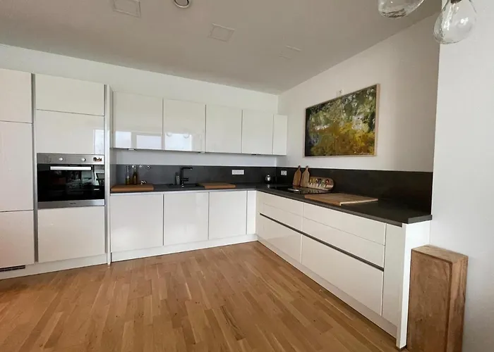 Modernes Mit Wunderschonem Rheinblick דירה